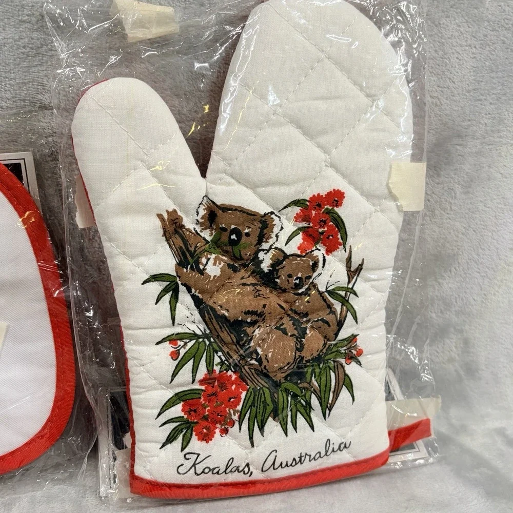 Australia Souvenir Lot – Koala Oven Mitt & Pot Holder‎ Set + Kangaroo Notepad